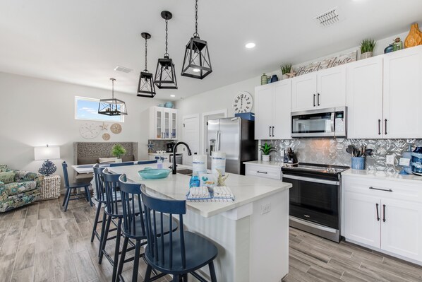 冰箱、微波炉、烤箱、炉灶