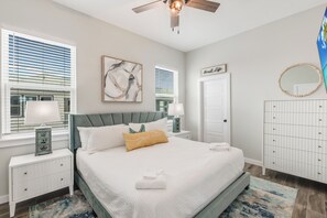 4 bedrooms, iron/ironing board, free WiFi, bed sheets - Rooftop deck, private pool, walk to the beach! (Port Aransas)
