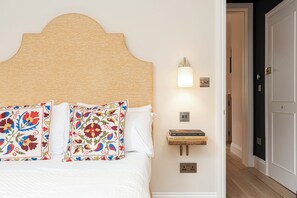 Apartment (1 Bedroom) - Wild Flowers by Underthedoormat (London)