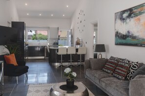 2 bedrooms, iron/ironing board, free WiFi, bed sheets - Phaedrus Living Luxury Botanic Residence (Paphos)