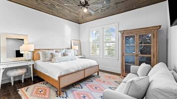 6 habitaciones, escritorio y tabla de planchar con plancha