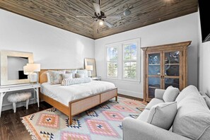 6 bedrooms, desk, iron/ironing board, travel cot