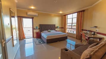 Comfort Studio Suite, 1 King Bed, Balcony, City View
