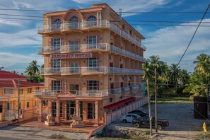 Fachada de la propiedad