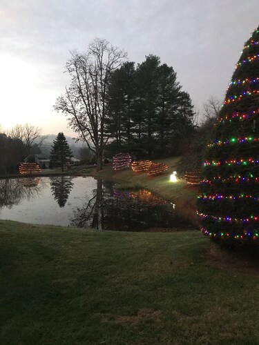 country charm cottage in a quiet neighborhood. easy access. 