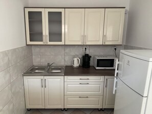 Kühlschrank, Mikrowelle, Ofen