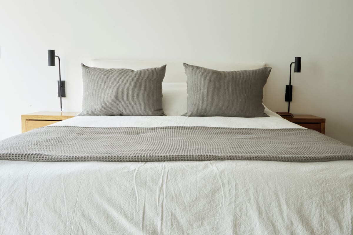Apartemen (2B) | 1 kamar tidur, brankas, tirai kedap cahaya, dan setrika/meja setrika