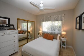 3 bedrooms, iron/ironing board, travel crib, free WiFi - 517 Via Encanto Lakefront (La Quinta)