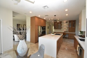 Fridge, microwave, oven, stovetop - 517 Via Encanto Lakefront (La Quinta)