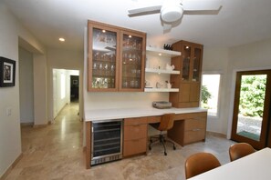 Fridge, microwave, oven, stovetop - 517 Via Encanto Lakefront (La Quinta)