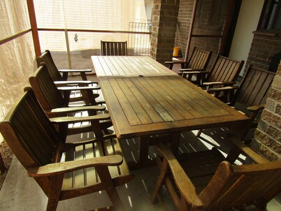 Nelson House - Close to beach! Off peak special!