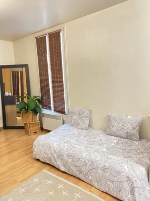 1 bedroom, bed sheets