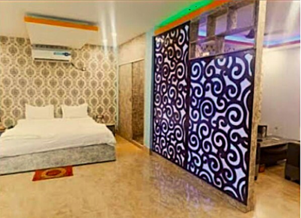 ファミリー ダブルルーム | ノートパソコン用作業スペース、WiFi (無料)、ベッドシーツ