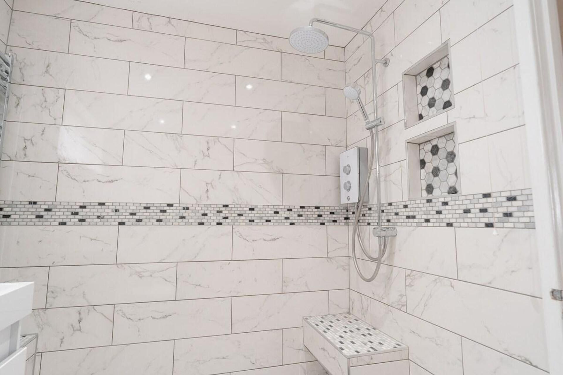 Casa | Banheiro | Banheira e chuveiro separados, banheira de imersão, secador de cabelo 