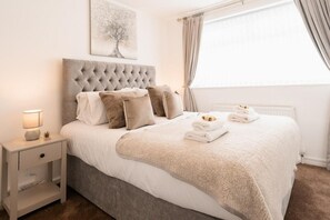 House | 3 bedrooms, iron/ironing board, free WiFi, bed sheets - Convenient Wirral Retreat (Birkenhead)