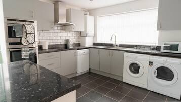 House | Private kitchen | Fridge, microwave, oven, stovetop