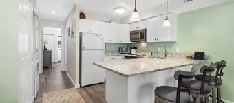 Close to the Boardwalk, Jolly Roger Amusement Park With a Pool!