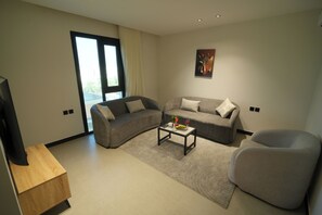 Family Suite | Living area | 55-inch Smart TV with satellite channels, fireplace - Hadab Tabuk (Tabuk)