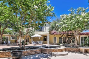 Terrace/patio - Gatsby Getaway 2 miles to TTU w/Pool+Speakeasy+Bar (Lubbock)