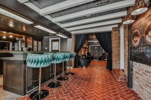 Bar (on property) - Gatsby Getaway 2 miles to TTU w/Pool+Speakeasy+Bar (Lubbock)