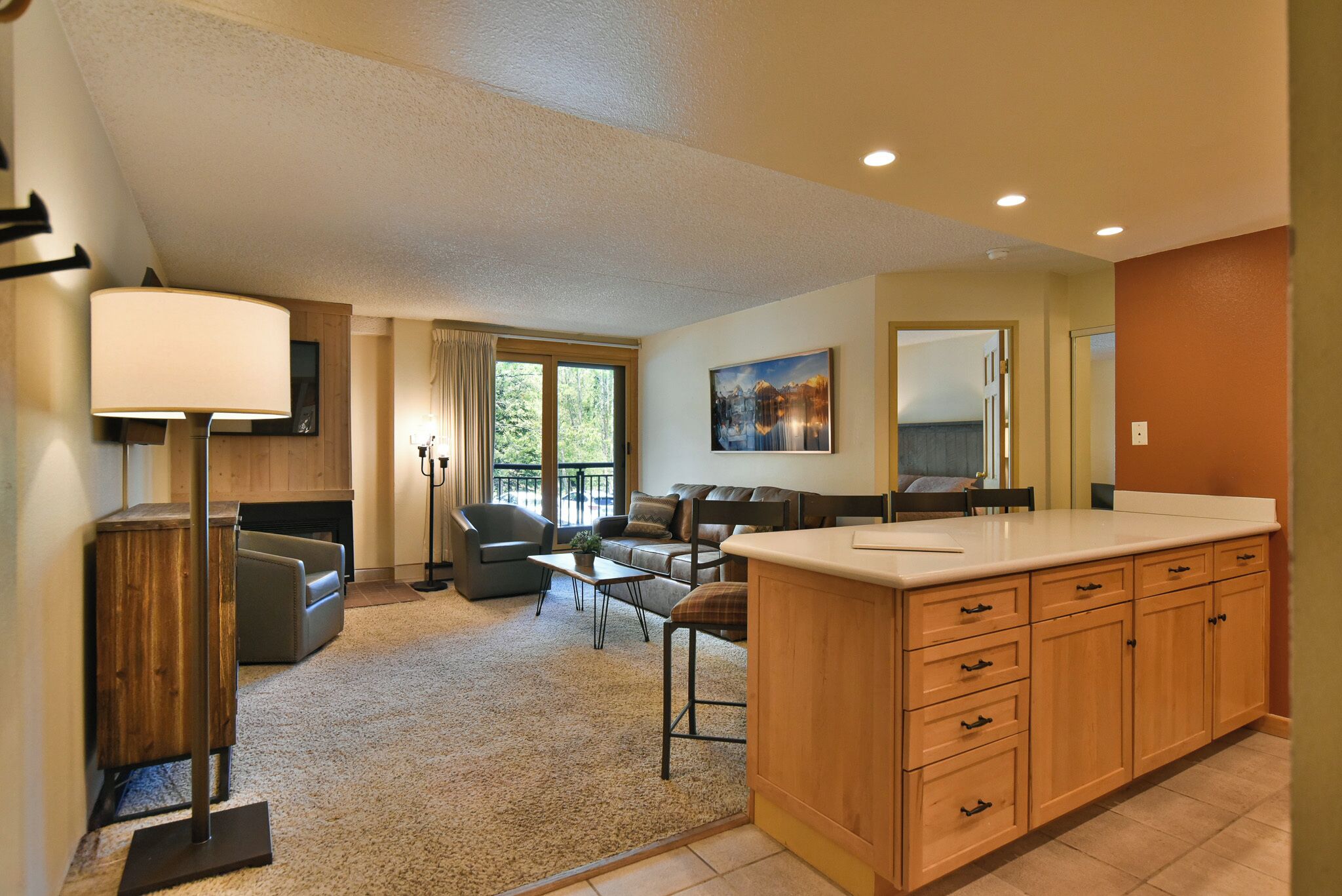 Trails End Off-Piste Condo: Ski In/Out, Walk to Town