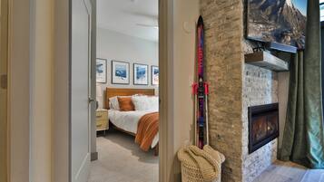 2 bedrooms, desk, iron/ironing board, free WiFi