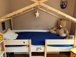 3 bedrooms, desk, iron/ironing board, travel cot
