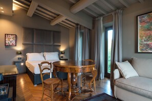 Deluxe Double Room, Sea View | Minibar, in-room safe, free WiFi, bed sheets - SUNSET VILLA  (Castiglione della Pescaia)