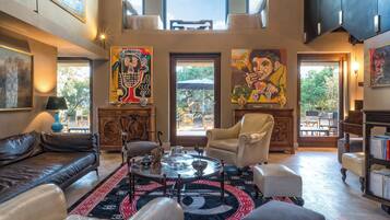 Kawasan tempat duduk lobi