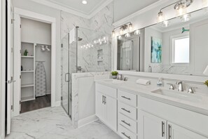 Douche, serviettes fournies