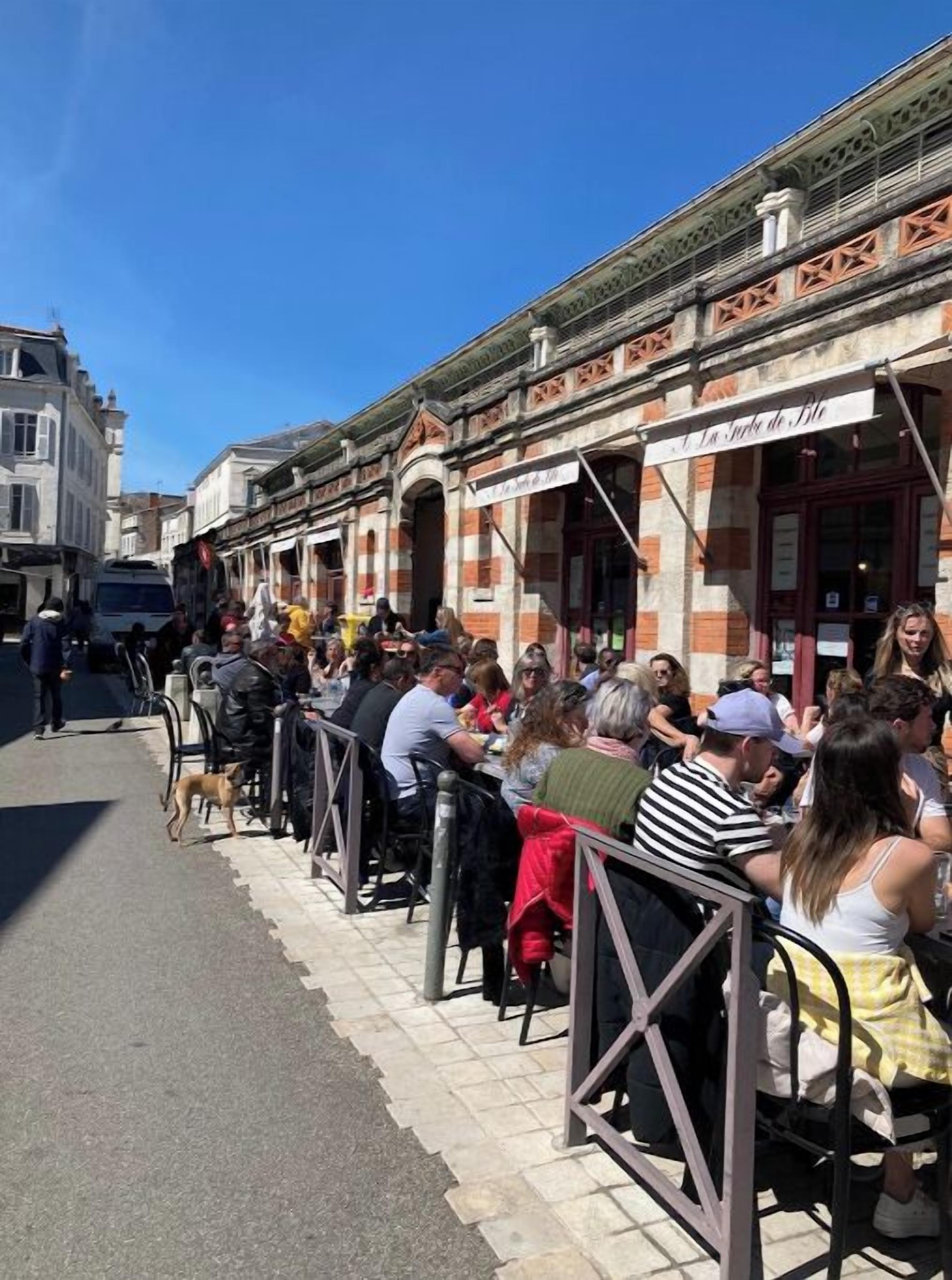 تناول الطعام بالخارج