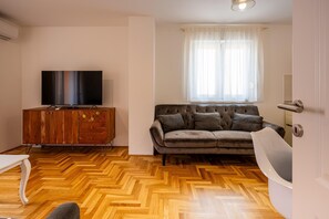 TV