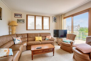 TV - House for 6 with a view of the port of Dahouët (Pléneuf-Val-André)