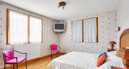 House with port view – sleeps 4 adults and 4 children
