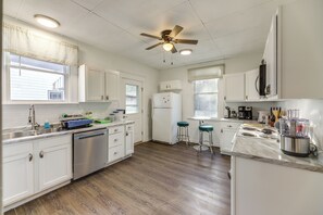 Private kitchen - Cincinnati Area Vacation Rental ~ 3 Mi to Downtown (Covington)