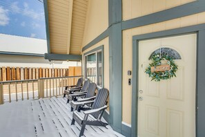 Interior - 7 Mi to Big Bear Lake: A-frame Home w/ Deck! (Sugarloaf)