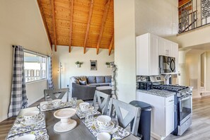 Interior - 7 Mi to Big Bear Lake: A-frame Home w/ Deck! (Sugarloaf)