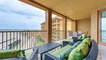 Apartment (3 Bedrooms) | Front of property