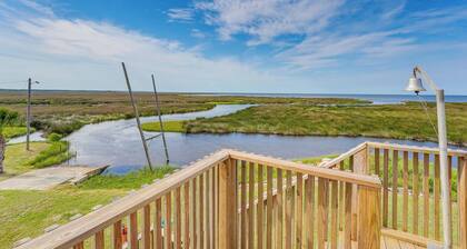Waterfront Perry Home: Rooftop Deck, Pets Welcome!