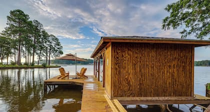 Beautiful Lake Sinclair Retreat w/ Dock & Deck!