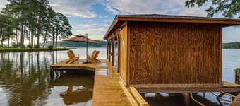 Beautiful Lake Sinclair Retreat w/ Dock & Deck!