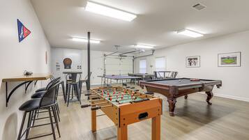 House (5 Bedrooms) | Interior