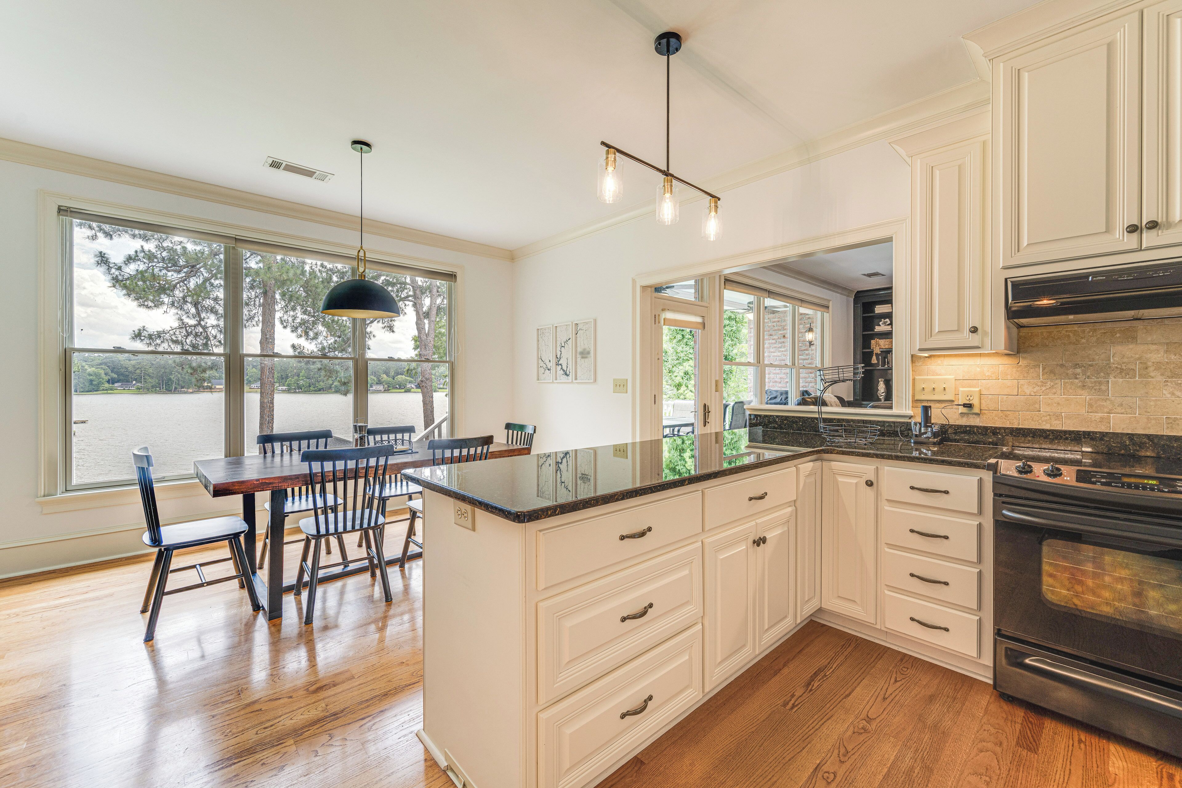 House (5 Bedrooms) | Interior