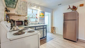 Unclassified image, 5 of 24, button - Carrabelle Cottage w/ BBQ Grill ~ 7 Mi to Beach! (Lanark Village)