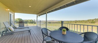 Kelseyville Cottage: Private Deck & On-site Winery