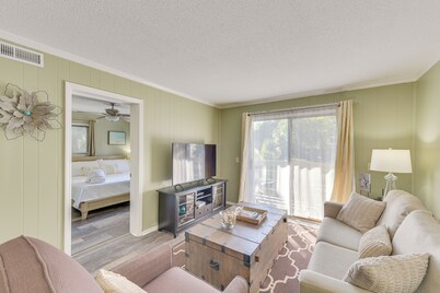 1 Mi to Beach, Pool Access: Hilton Head Island Gem