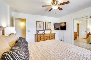 House (4 Bedrooms) | Interior - Heated Pool: Pet-friendly Lake Havasu City Home (Lake Havasu City)