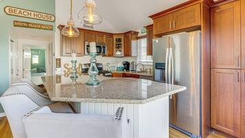 Rumah (2 Bedrooms) | Dapur pribadi | Microwave, oven, kompor, dan mesin pencuci piring