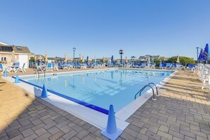 Outdoor pool - Quaint Montauk House w/ Community Amenities! (Montauk)