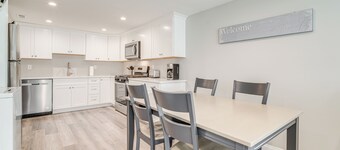 Newly Built North Wildwood Cottage, Walk to Beach!